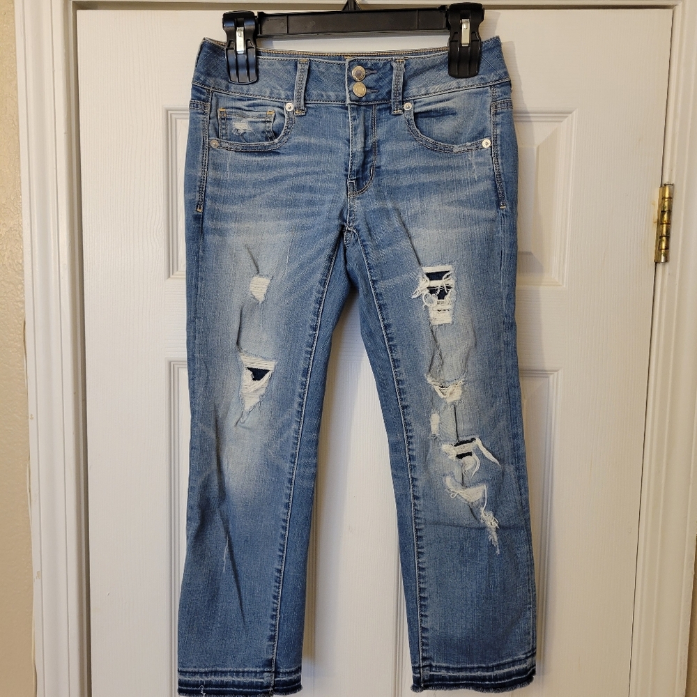 American Eagle Super Stretch Distressed Capris Size 2